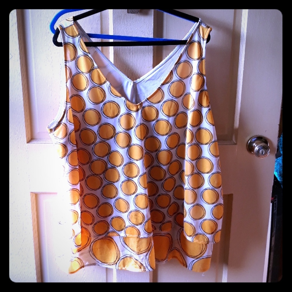 Two tiered lined yellow size 26/28 tank